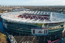 Découvrez l'Emirates Stadium : Un Temple du Football Moderne