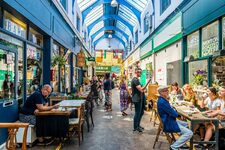 Explorez Brixton Village : Un Voyage Culinaire au Cœur de Londres