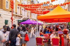 Saveurs du Monde à Soho  Une Odyssée Culinaire à Travers les Restaurants Internationaux et les Plats Emblématiques